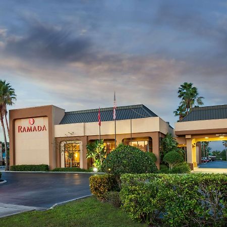 Ramada By Wyndham Orlando Florida Mall Екстериор снимка