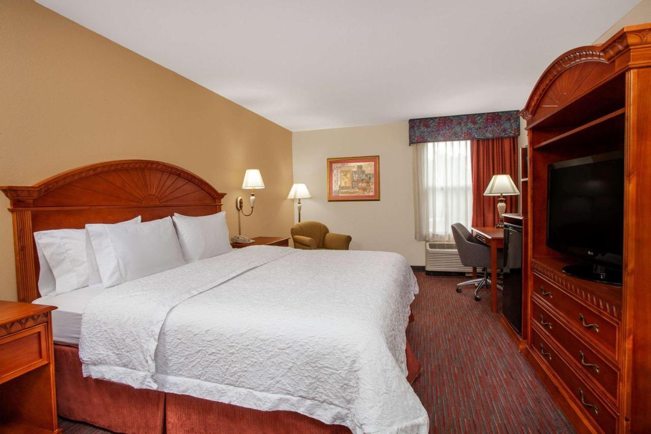 Ramada By Wyndham Orlando Florida Mall Екстериор снимка