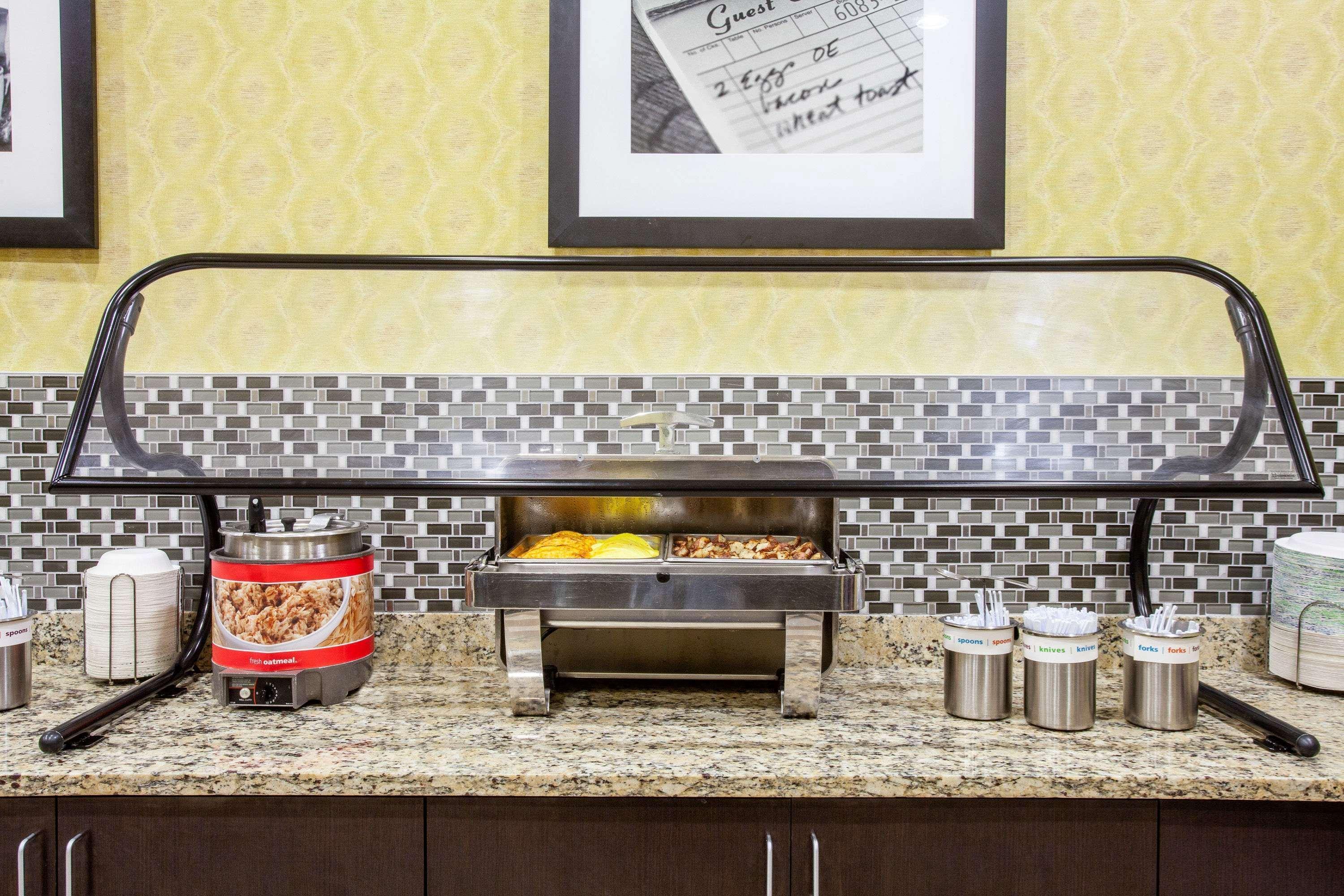 Ramada By Wyndham Orlando Florida Mall Екстериор снимка