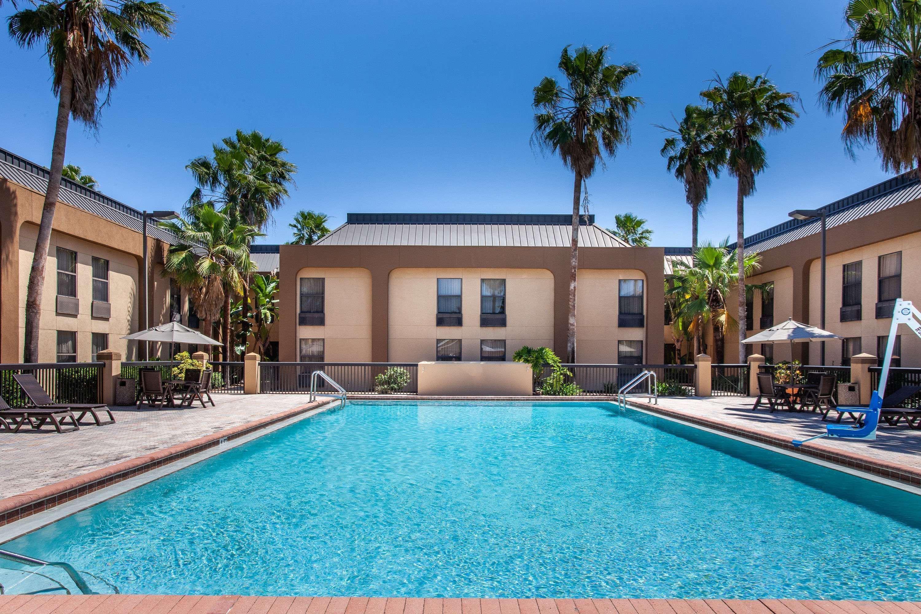 Ramada By Wyndham Orlando Florida Mall Екстериор снимка