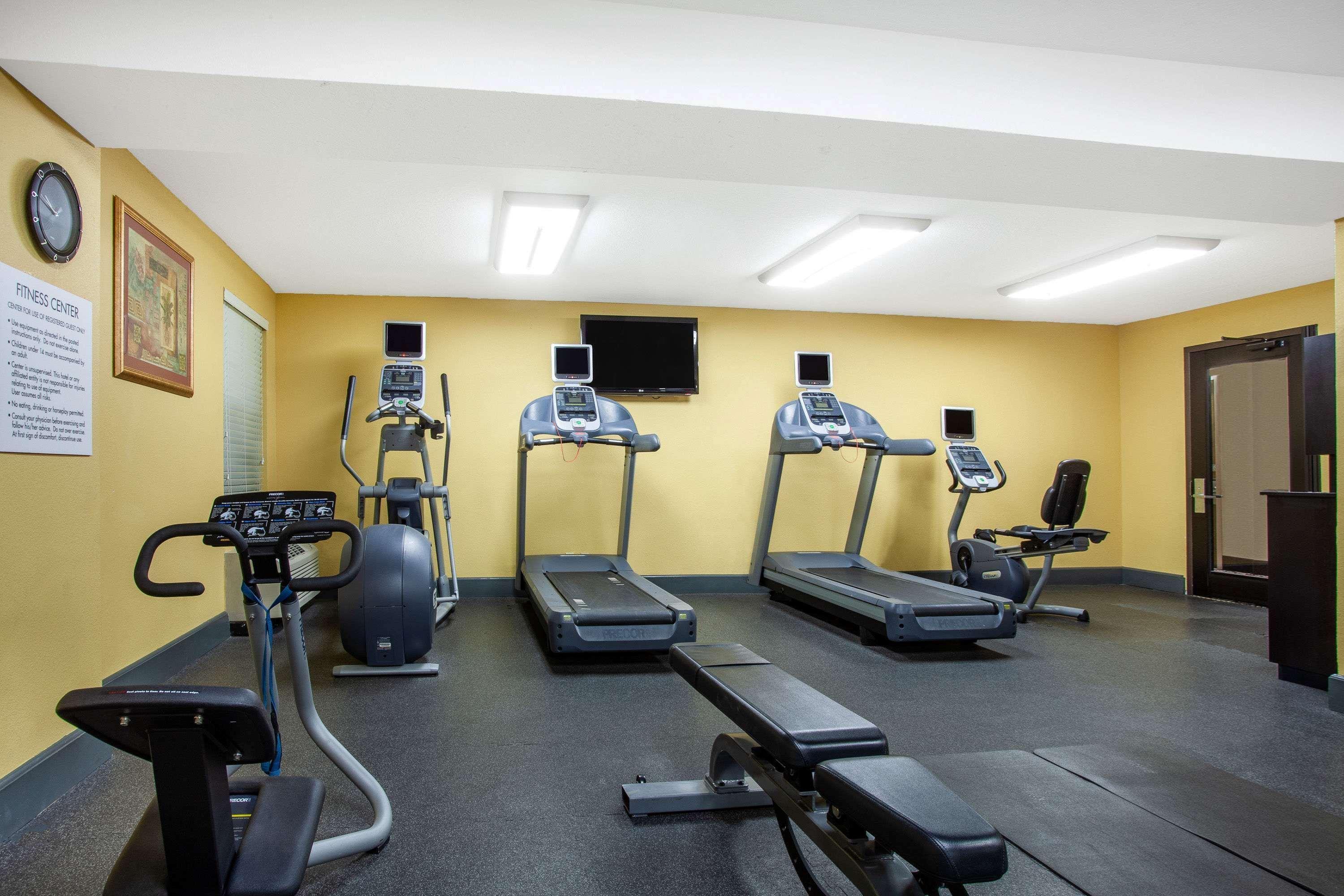 Ramada By Wyndham Orlando Florida Mall Екстериор снимка