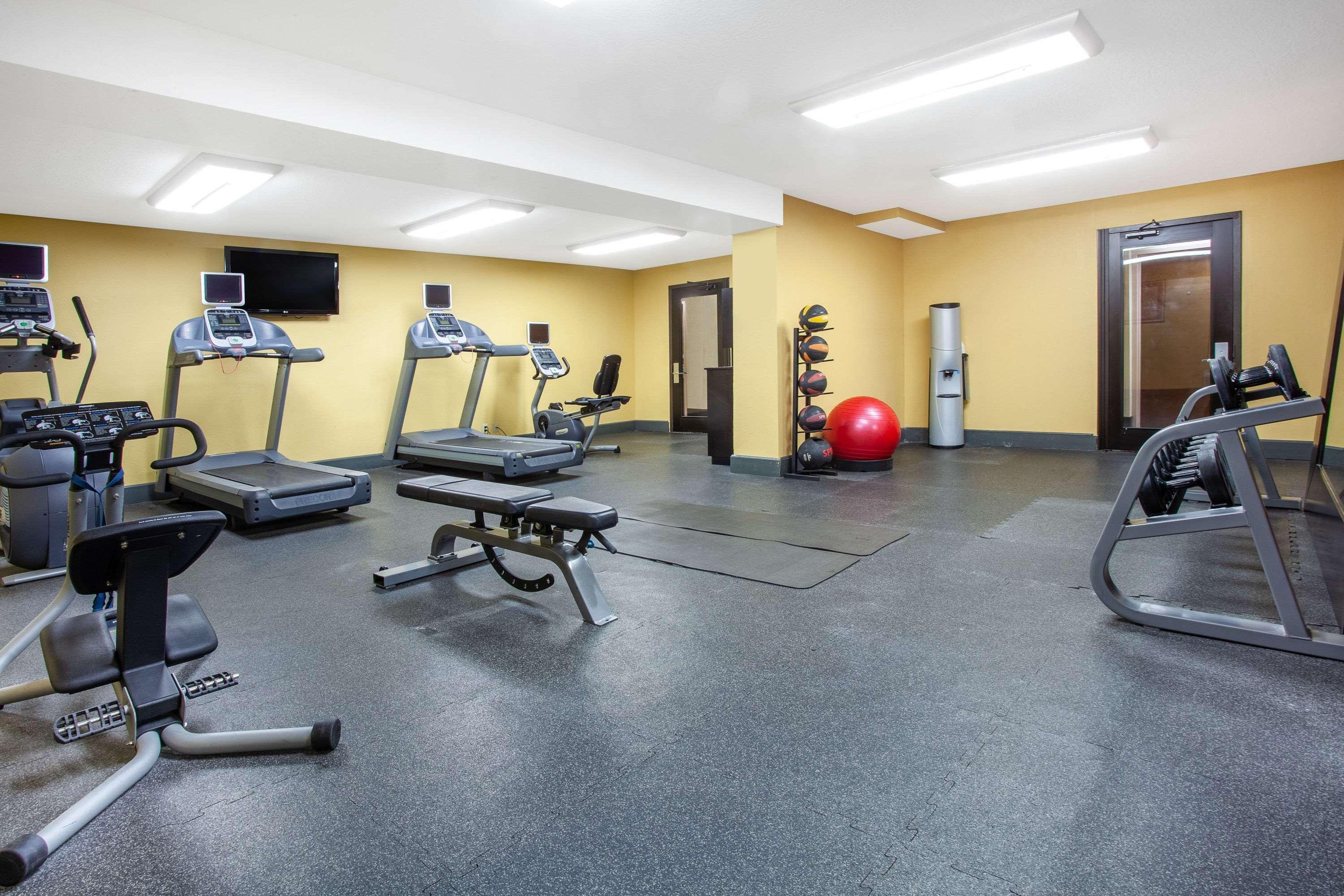 Ramada By Wyndham Orlando Florida Mall Екстериор снимка