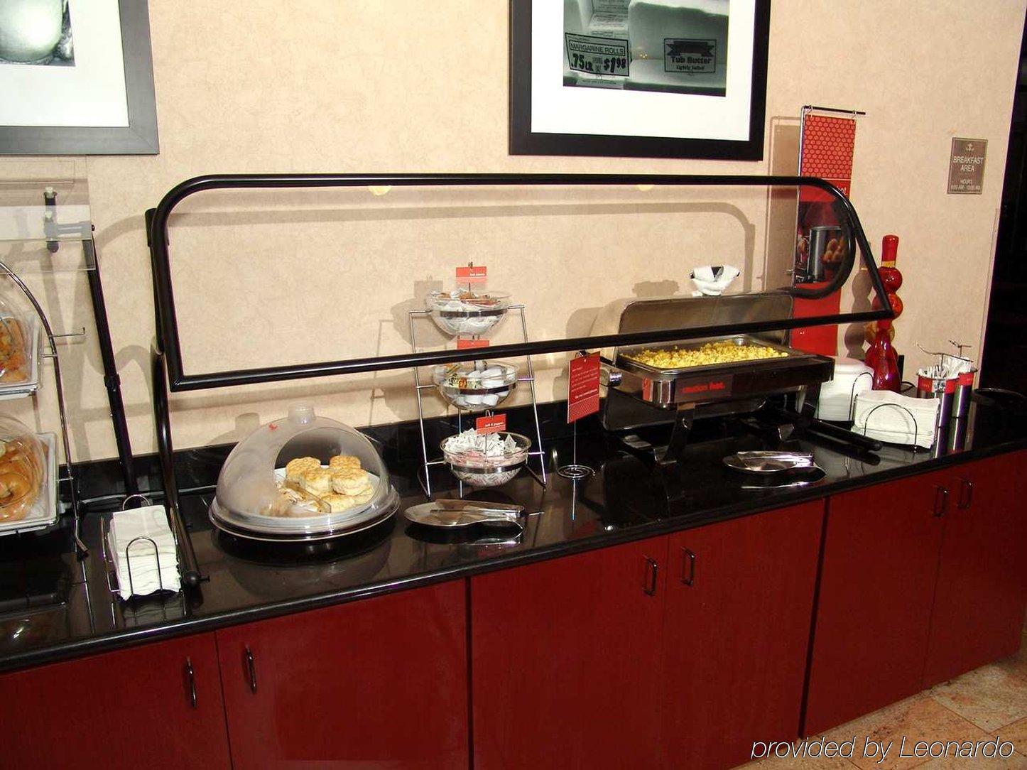 Ramada By Wyndham Orlando Florida Mall Ресторант снимка
