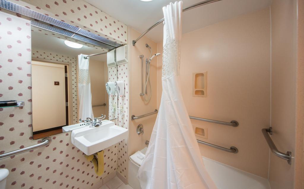 Ramada By Wyndham Orlando Florida Mall Екстериор снимка
