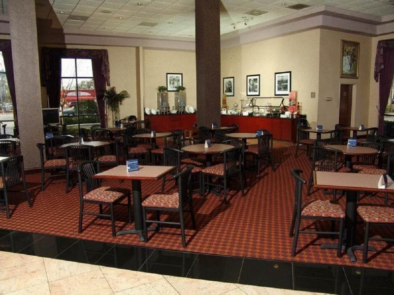 Ramada By Wyndham Orlando Florida Mall Екстериор снимка
