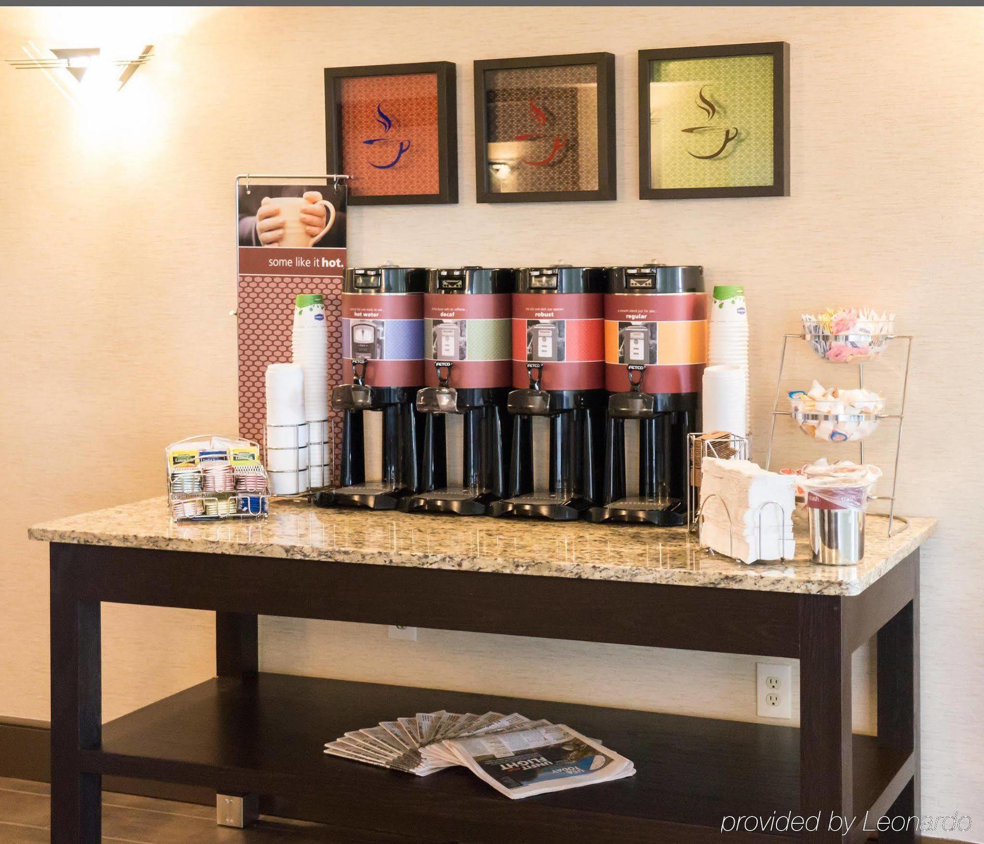 Ramada By Wyndham Orlando Florida Mall Екстериор снимка