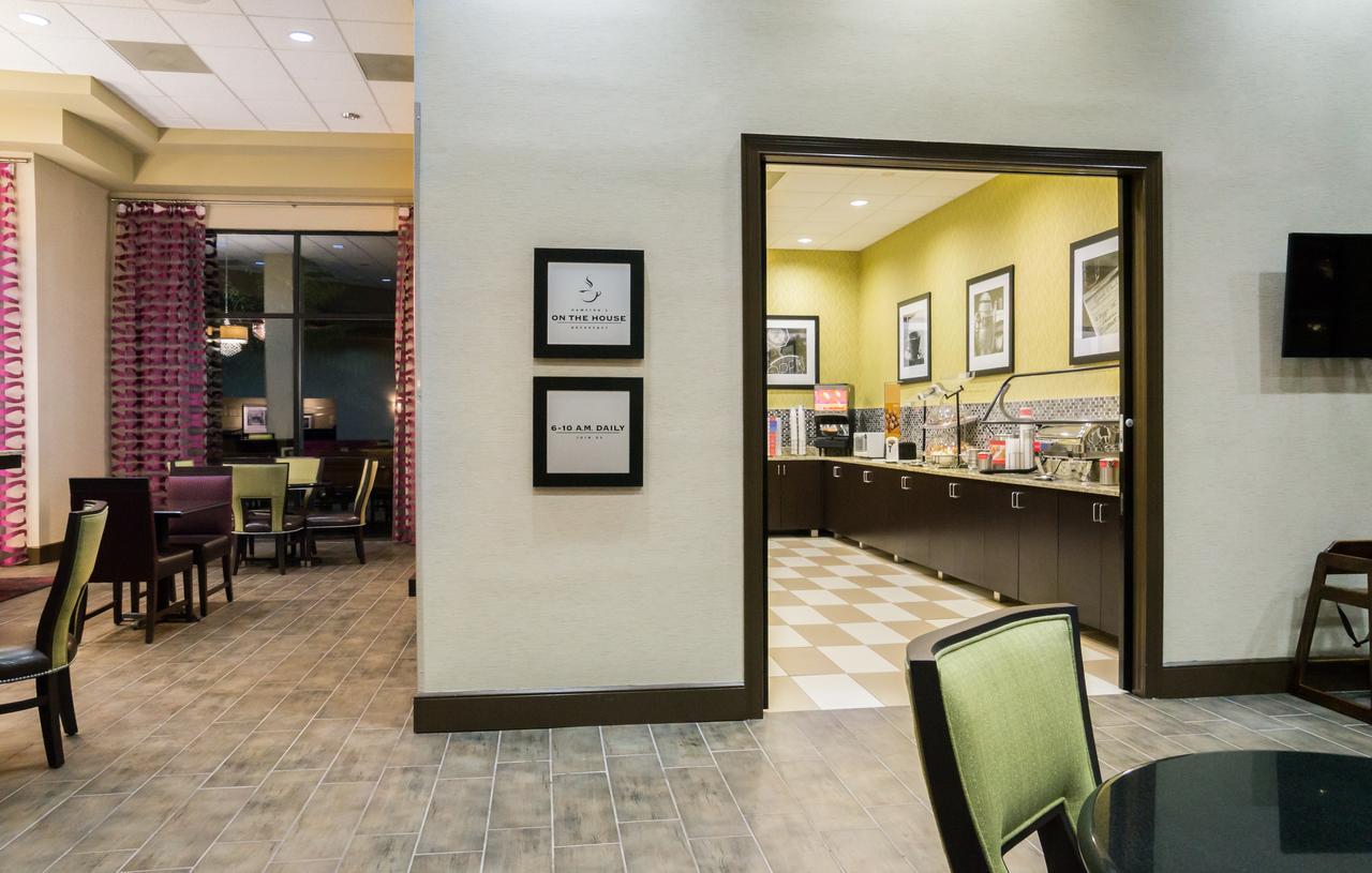 Ramada By Wyndham Orlando Florida Mall Екстериор снимка