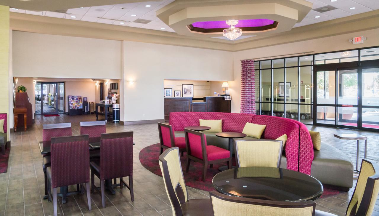 Ramada By Wyndham Orlando Florida Mall Екстериор снимка