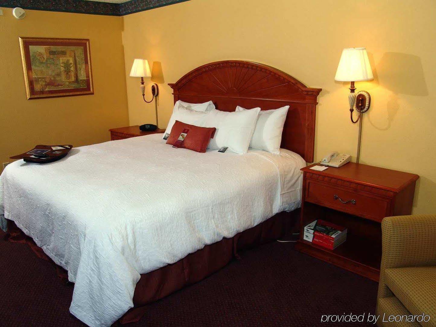 Ramada By Wyndham Orlando Florida Mall Екстериор снимка