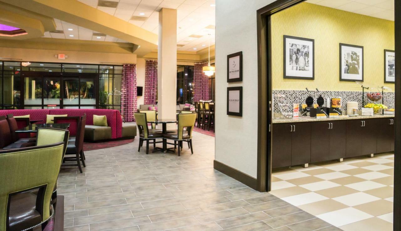 Ramada By Wyndham Orlando Florida Mall Екстериор снимка