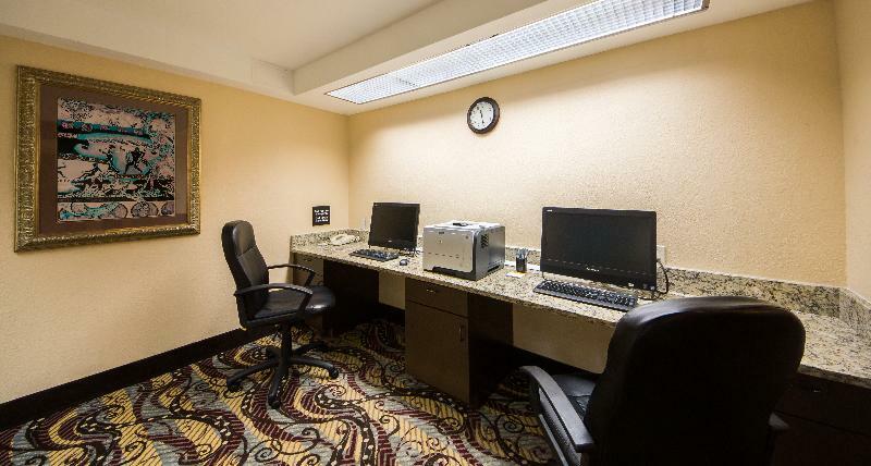 Ramada By Wyndham Orlando Florida Mall Екстериор снимка