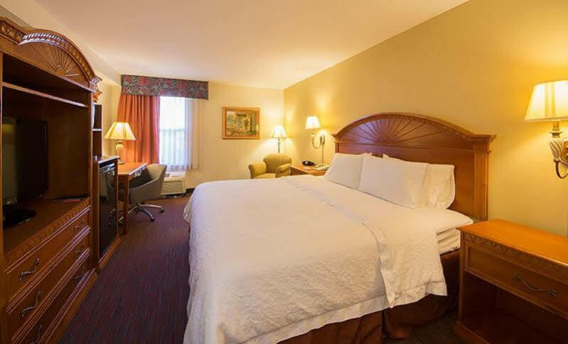 Ramada By Wyndham Orlando Florida Mall Екстериор снимка
